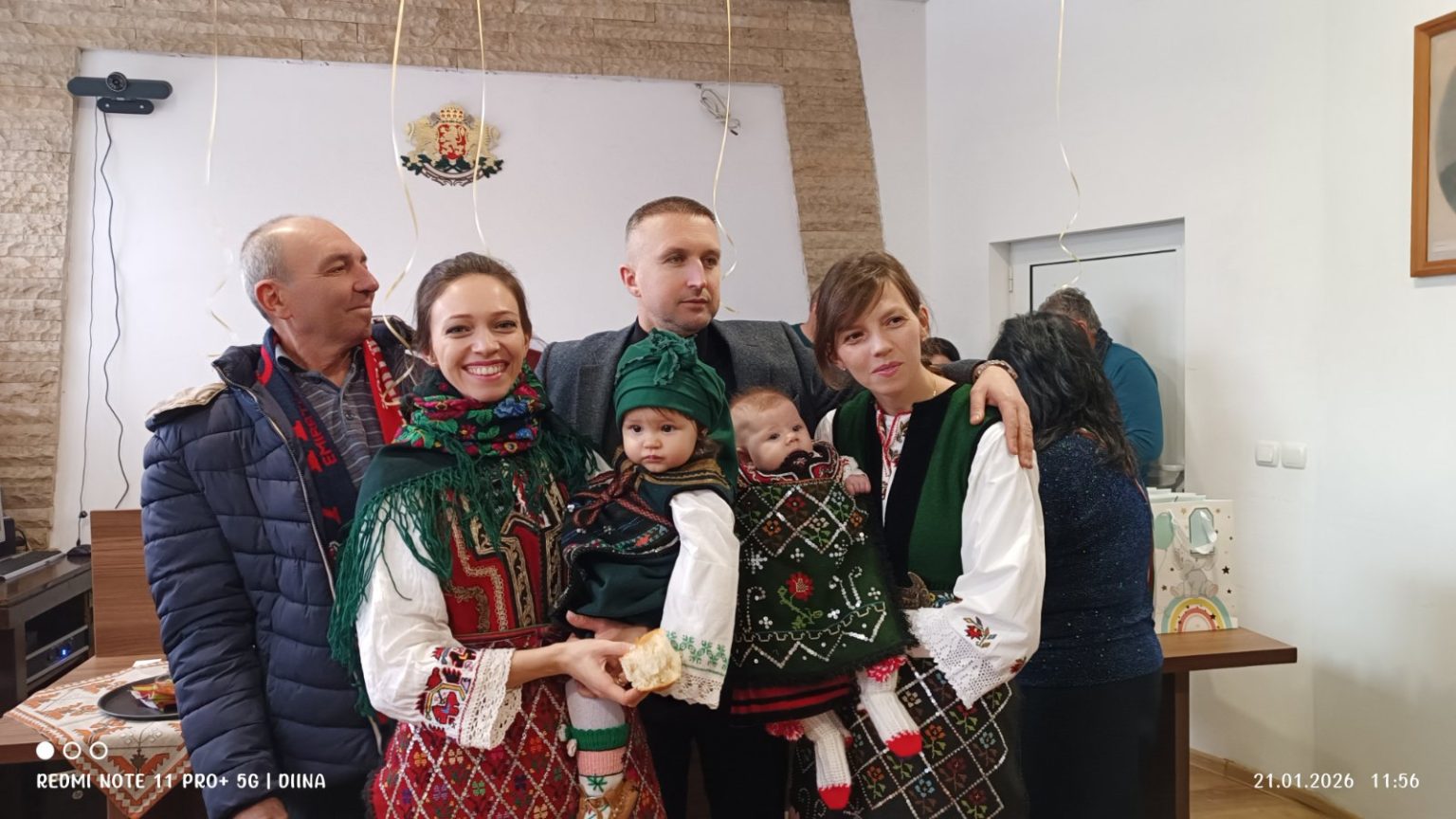 Пъстро бабино хоро озари празника на бабите и бабинчетата в Белица Пъстро бабино хоро озари празника на бабите и бабинчетата в Белица