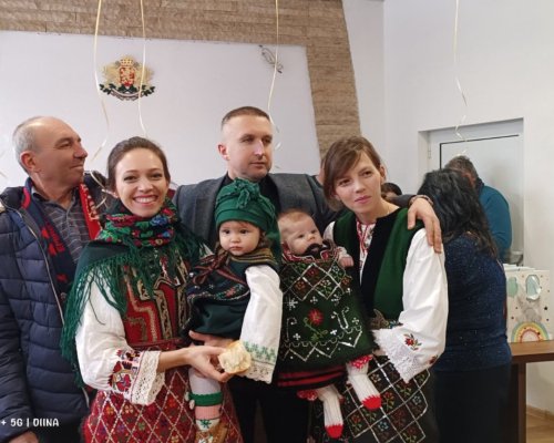 Пъстро бабино хоро озари празника на бабите и бабинчетата в Белица