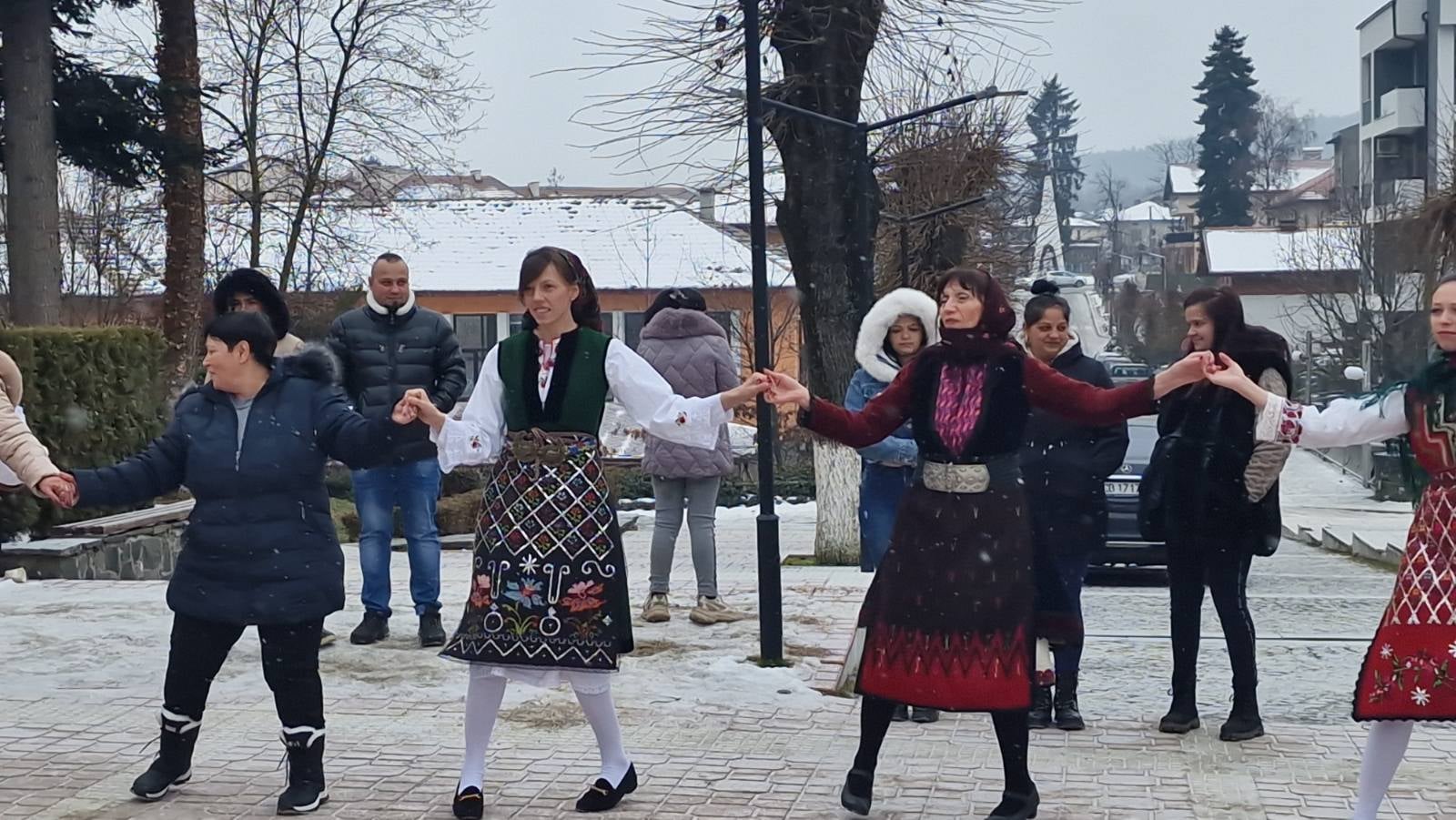 Бабинден в Белица: Кметът Радослав Ревански проведе ритуала Даване име на новородено
