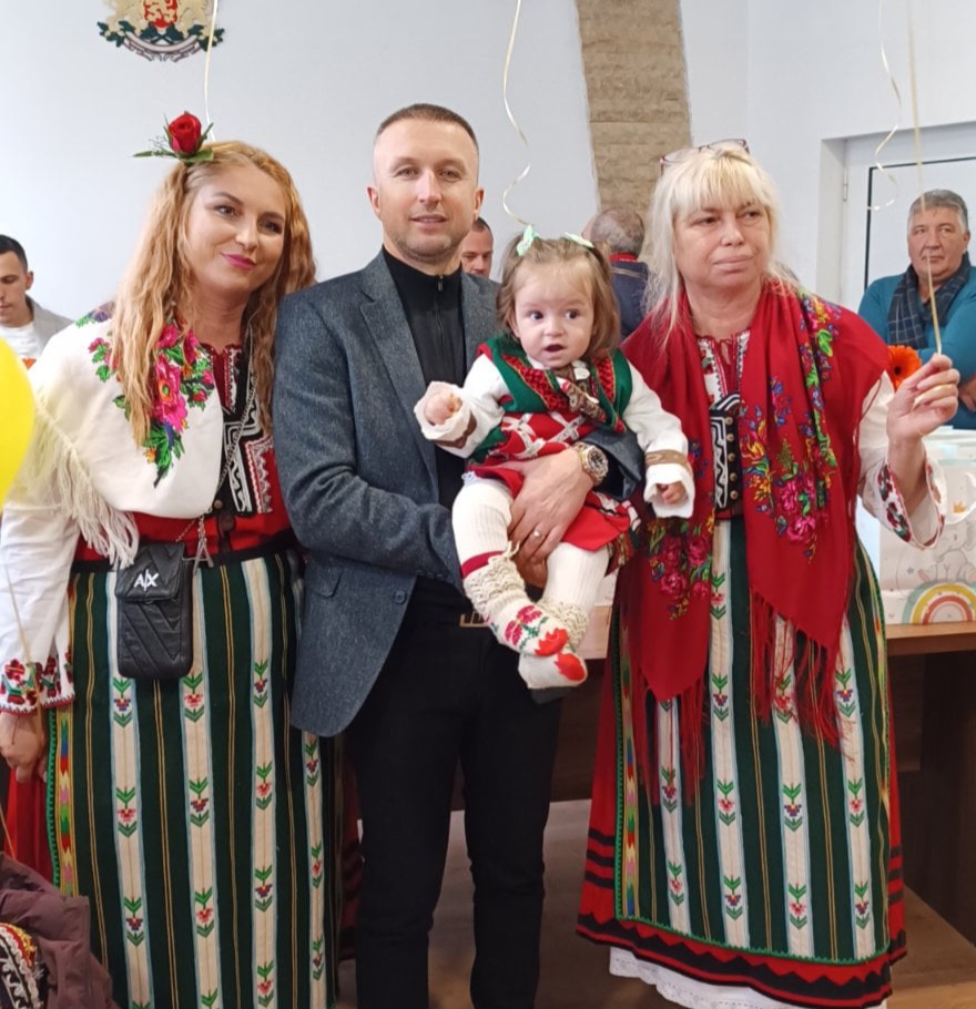 Бабинден в Белица: Кметът Радослав Ревански проведе ритуала Даване име на новородено