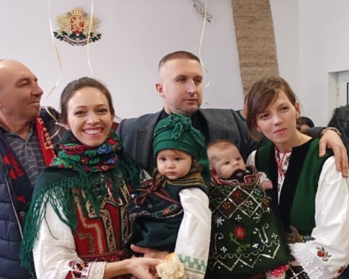 Бабинден в Белица: Кметът Радослав Ревански проведе ритуала  Даване име на новородено