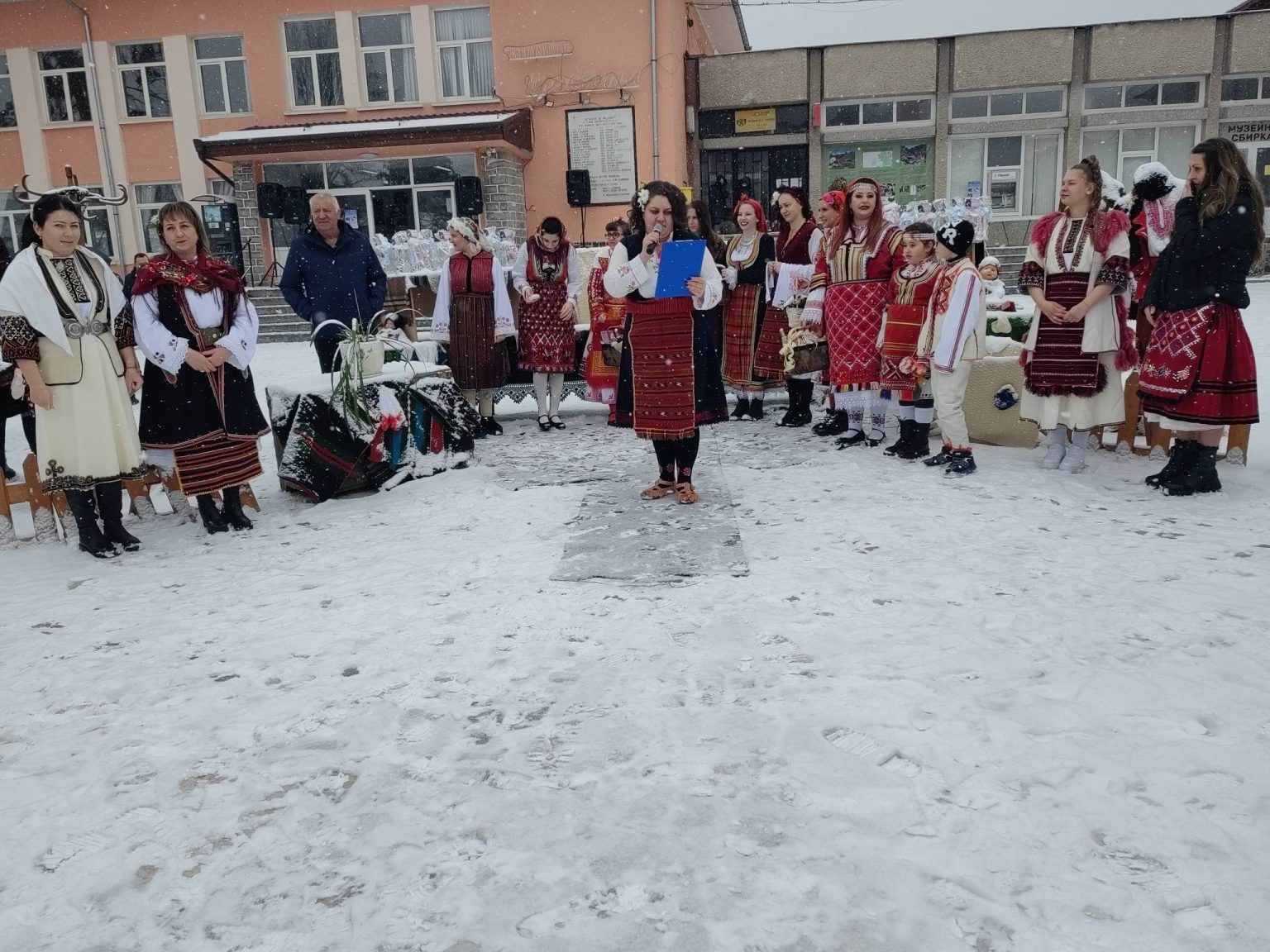 Тържествен Бабинден в село Баня Тържествен Бабинден в село Баня