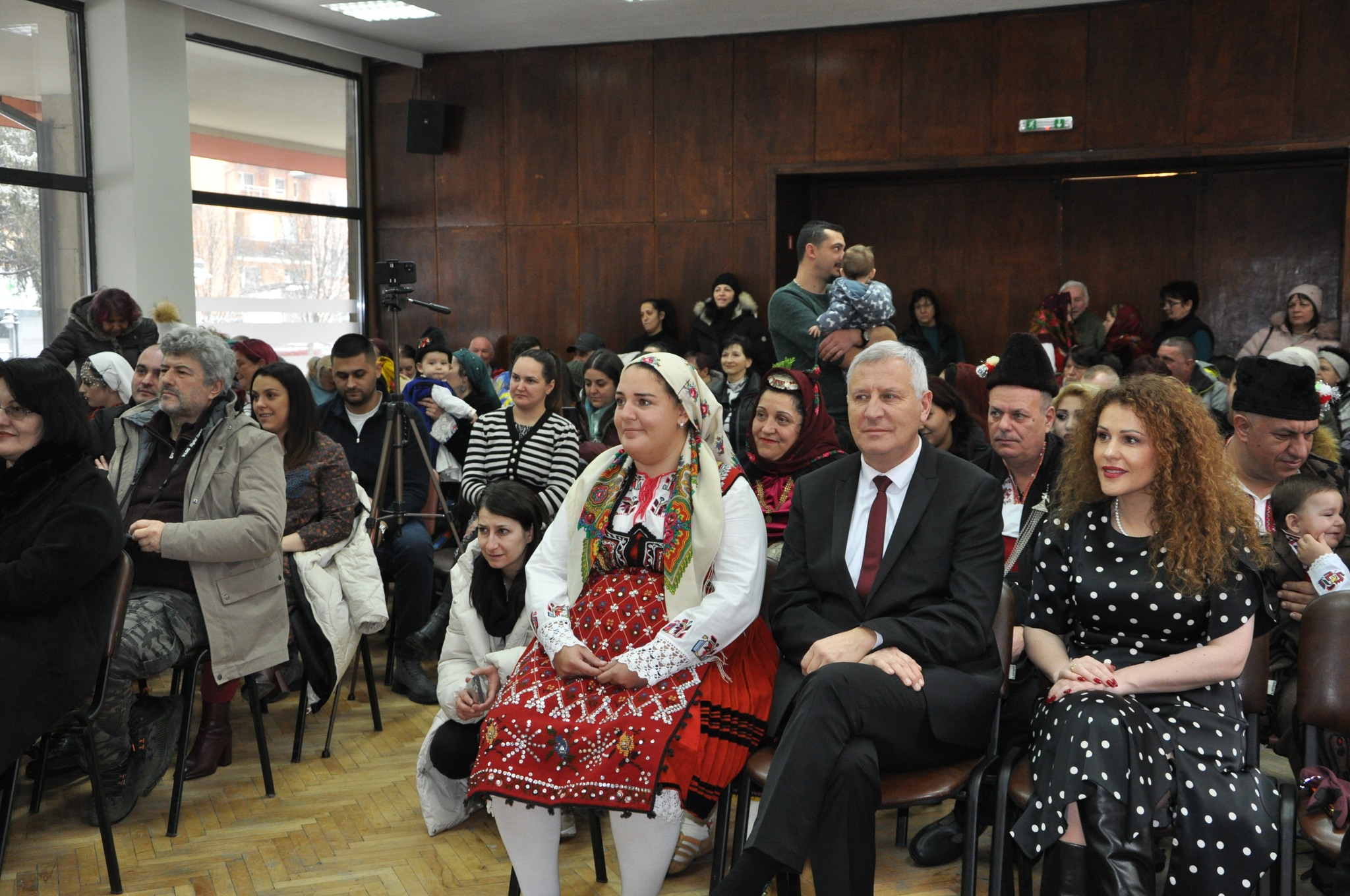 Бабинден в Разлог! Ден, в който отдаваме почит на бабите и на всички, които с любов и всеотдайност помагат новият живот да се роди