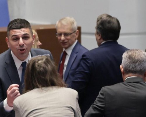 Напрежение в пленарната зала: Заседанието бе прекъснато заради Изборния кодекс