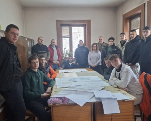 Гимназисти в Банско трупат опит в реална работна среда и устойчиво управление на горите