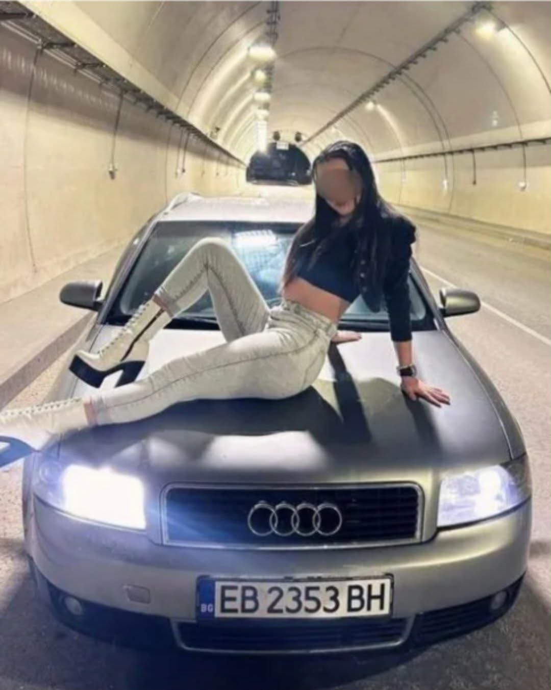 Безумно: Момиче си спретна фотосесия в тунел Безумно: Момиче си спретна фотосесия в тунел