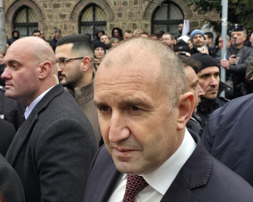 Радев излезе от Дондуков 2, предаде щафетата на Йотова!