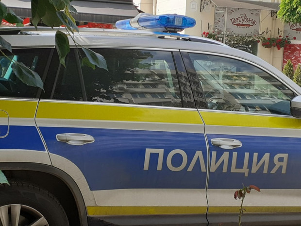 Полицаи пазят пред пощите и банките в Кюстендилско
