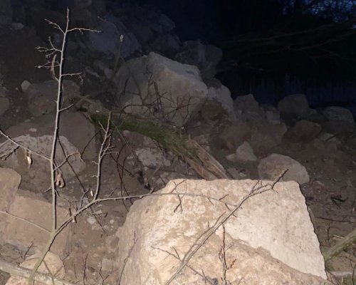 ВАЖНО! Свлачище затвори пътя за Мелник при разклона за с. Виногради