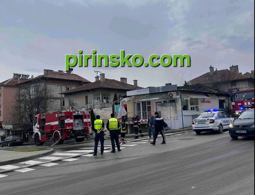 Пожар бушува в къща в Благоевград
