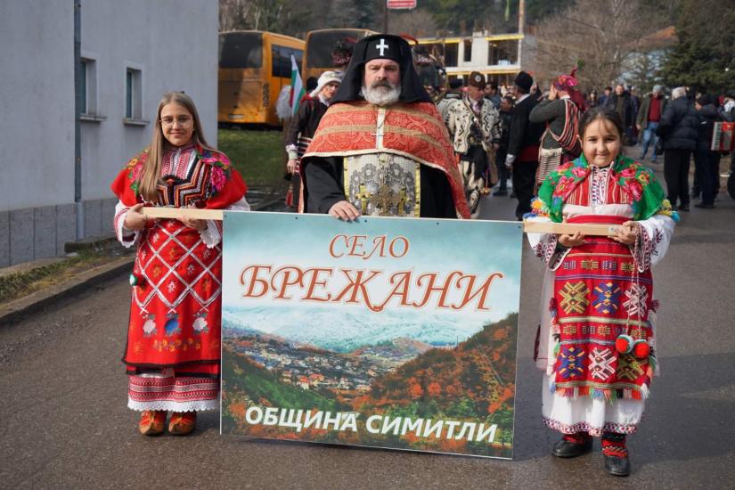 Село Брежани завладя публиката на фестивала в Перник с над 200 участника-мераклии и пазители на традициите Село Брежани завладя публиката на фестивала в Перник с над 200 участника-мераклии и пазители на традициите