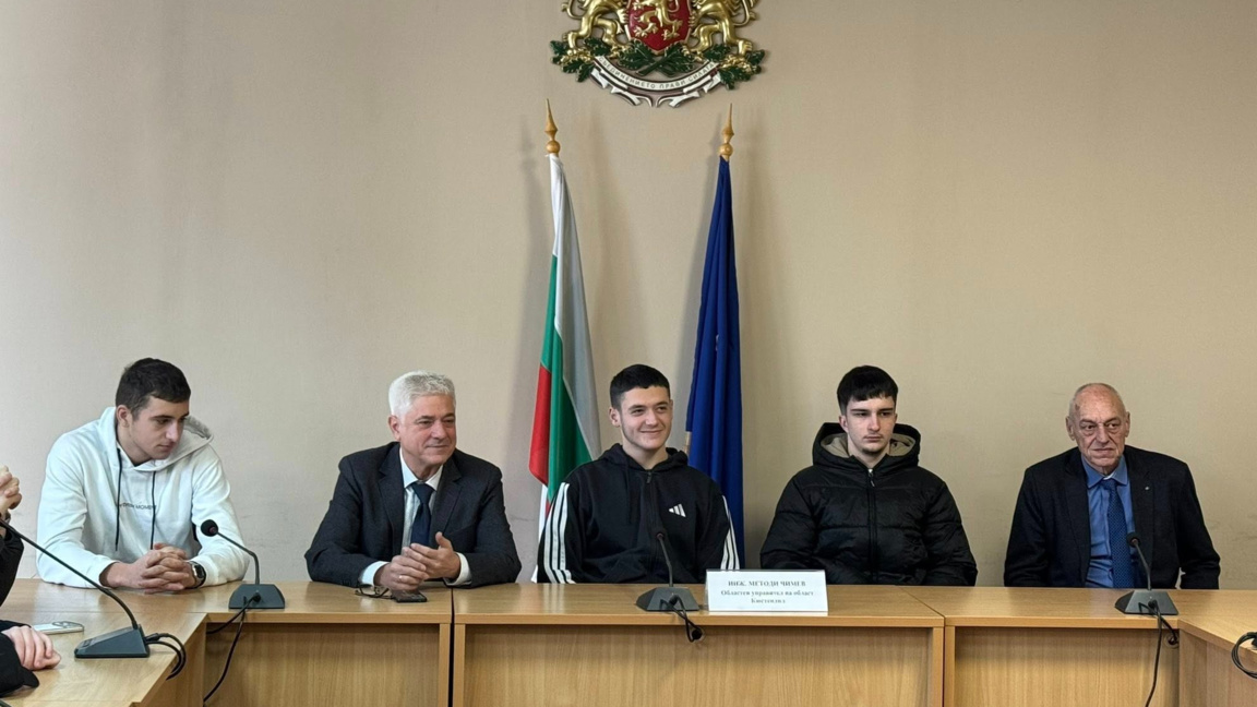 Ученици гостуваха на областния управител на Кюстендил