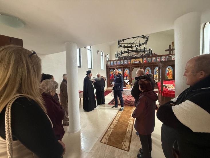 Митрополит Серафим храм Света Троица в с. Железница преди храмовия празник Митрополит Серафим храм Света Троица в с. Железница преди храмовия празник