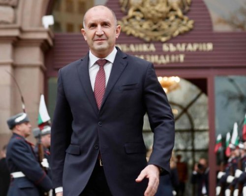 Кой си тръгва с Радев от президентството и кой остава?