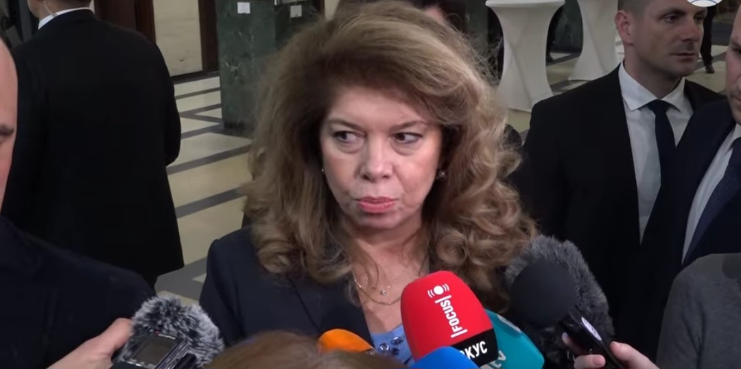Президентът Илияна Йотова: Ще следвам стриктно Конституцията, започвам консултации за служебно правителство Президентът Илияна Йотова: Ще следвам стриктно Конституцията, започвам консултации за служебно правителство