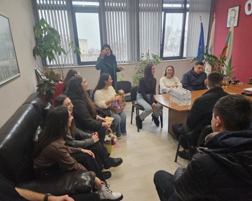 Випуск 2026 от СУ  Св. Паисий Хилендарски  покани кмета на Кресна на своя  Бал на пътешествениците