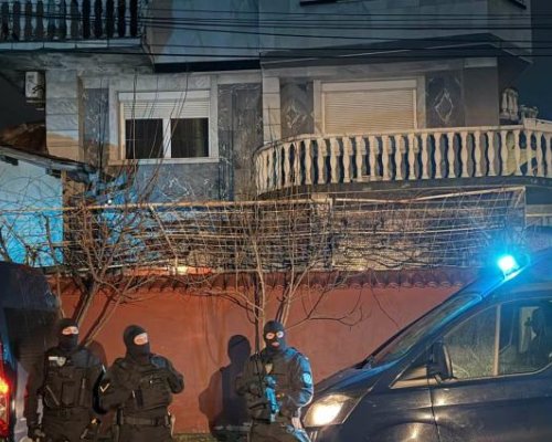 Отряд КОБРА щурмува дома на ромския барон Ицо Папата в Костинброд