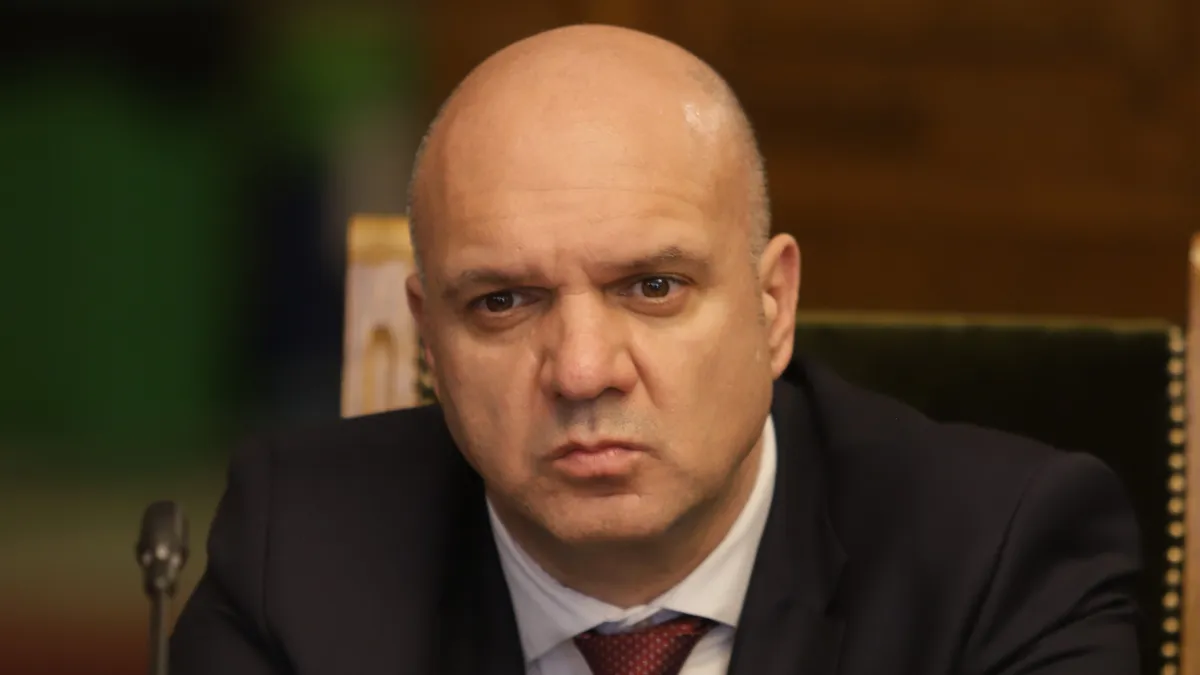 Явор Серафимов е новият зам.-главен секретар на МВР Явор Серафимов е новият зам.-главен секретар на МВР