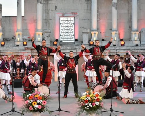 Фолклорен ансамбъл Тракия с концерт в Дупница