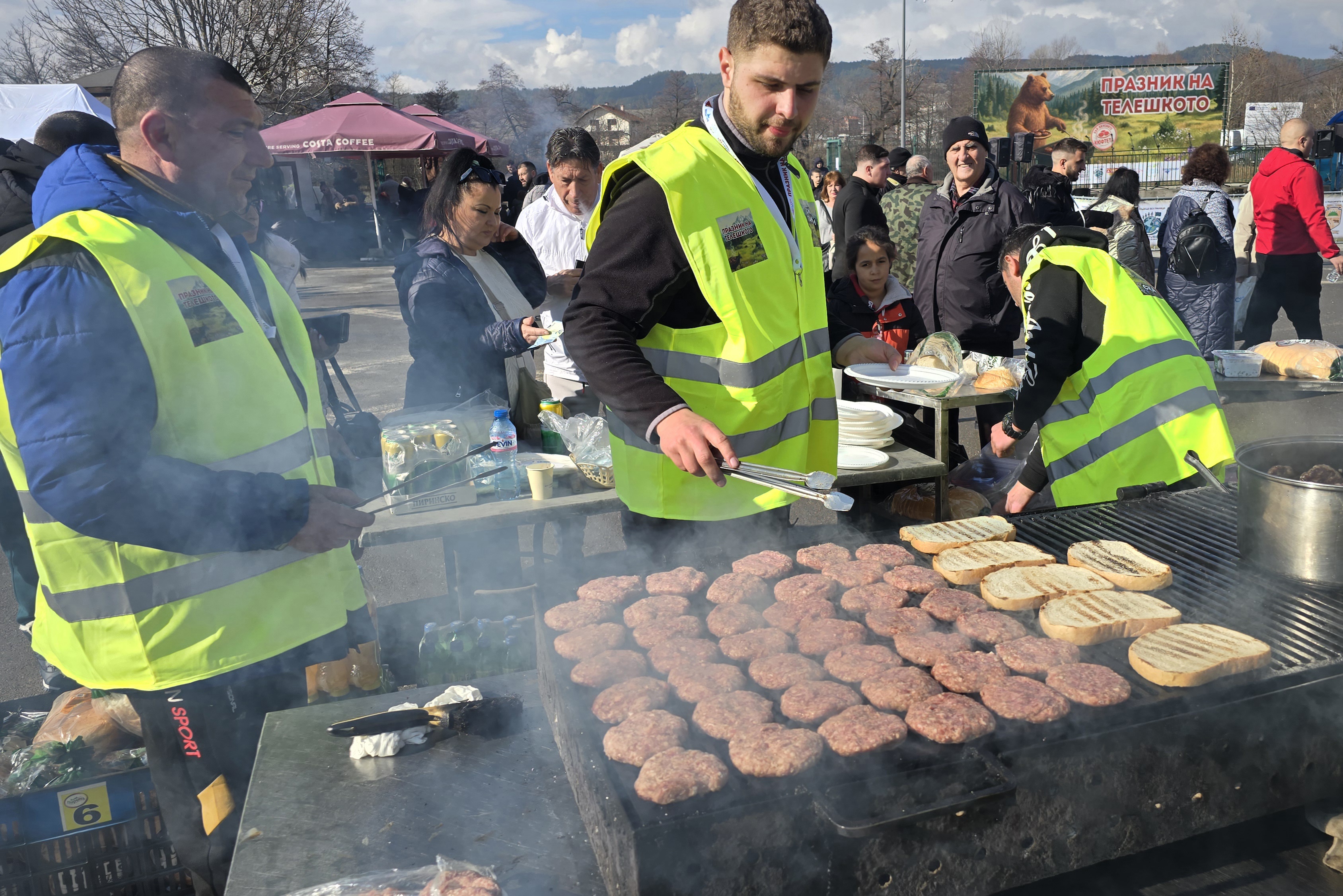 Днес в Краище, община Белица ухае на телешко и празник!