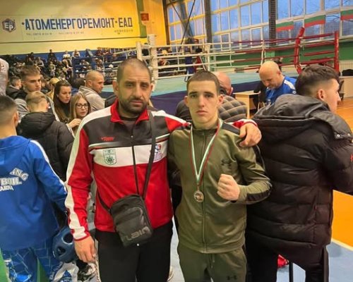 Бронзов медал за Станислав Тагарев на ДП по кикбокс