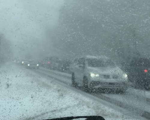 Обилен сняг затвори за камиони прохода Предела