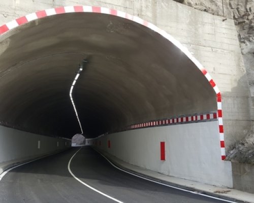 Авария остави без ток Кривия тунел в Креснеското дефиле