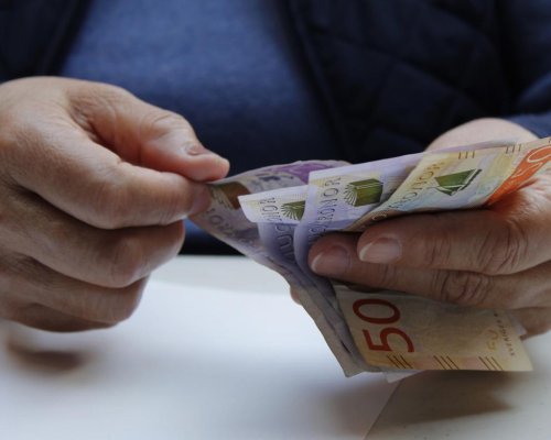 Държим колосални суми в банките, еврото няма да ни спаси от сивата икономика