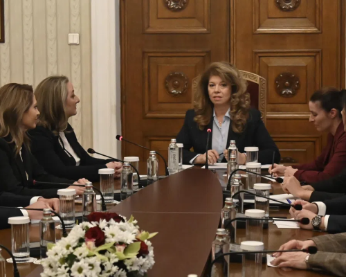 Йотова проведе консултациите за служебен премиер с ГЕРБ-СДС, които предлагат избор на нов председател на НС