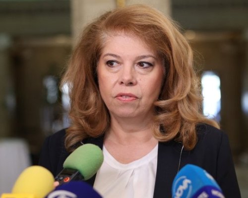 Ето с кои партии Йотова продължава консултациите в сряда
