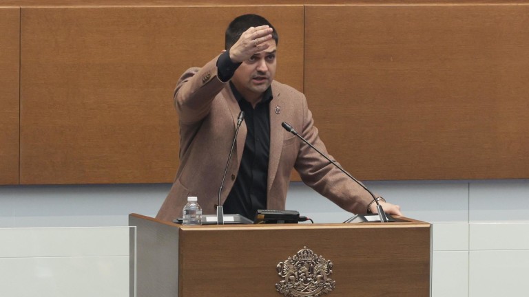 Радостин Василев: Предложението на ГЕРБ към Йотова за служебен премиер е гавра с Рая Назарян