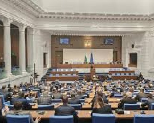 Няма да има нов бюджет преди изборите: Парите за най-бедните напрегнаха депутатите