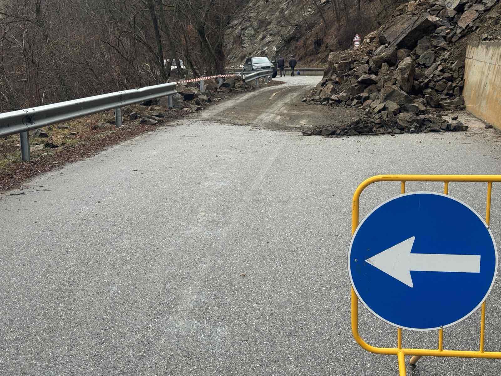 Община Банско: Частично възстановено е движението по пътя за село Кремен