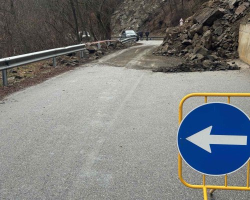 Община Банско: Частично възстановено е движението по пътя за село Кремен