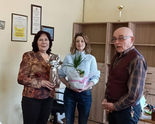 Лена Иванова-БИБЛИОТЕКАРЯТ: Четиридесет и четири години от живота отдадени на Читалищната библиотека в Разлог