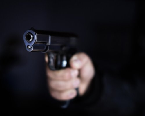 Стрелба до закусвалня в Сандански, стрелецът се издирва