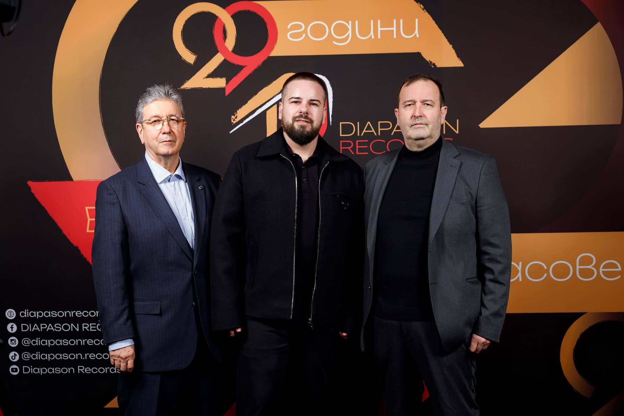 Кюстендилските музикални и медийни магнати-Виктор, Ненчо и Денис Касъмови отпразнуваха 29-години