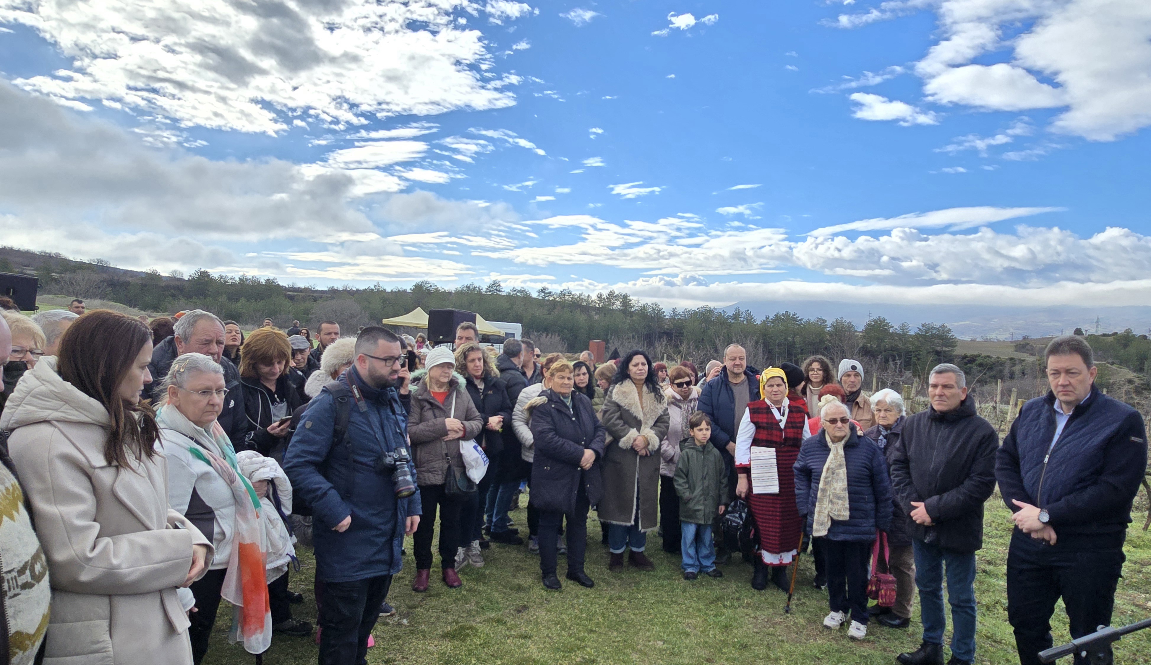Боговете на виното слязоха в Илинденци за ритуала Зарязване на лозята