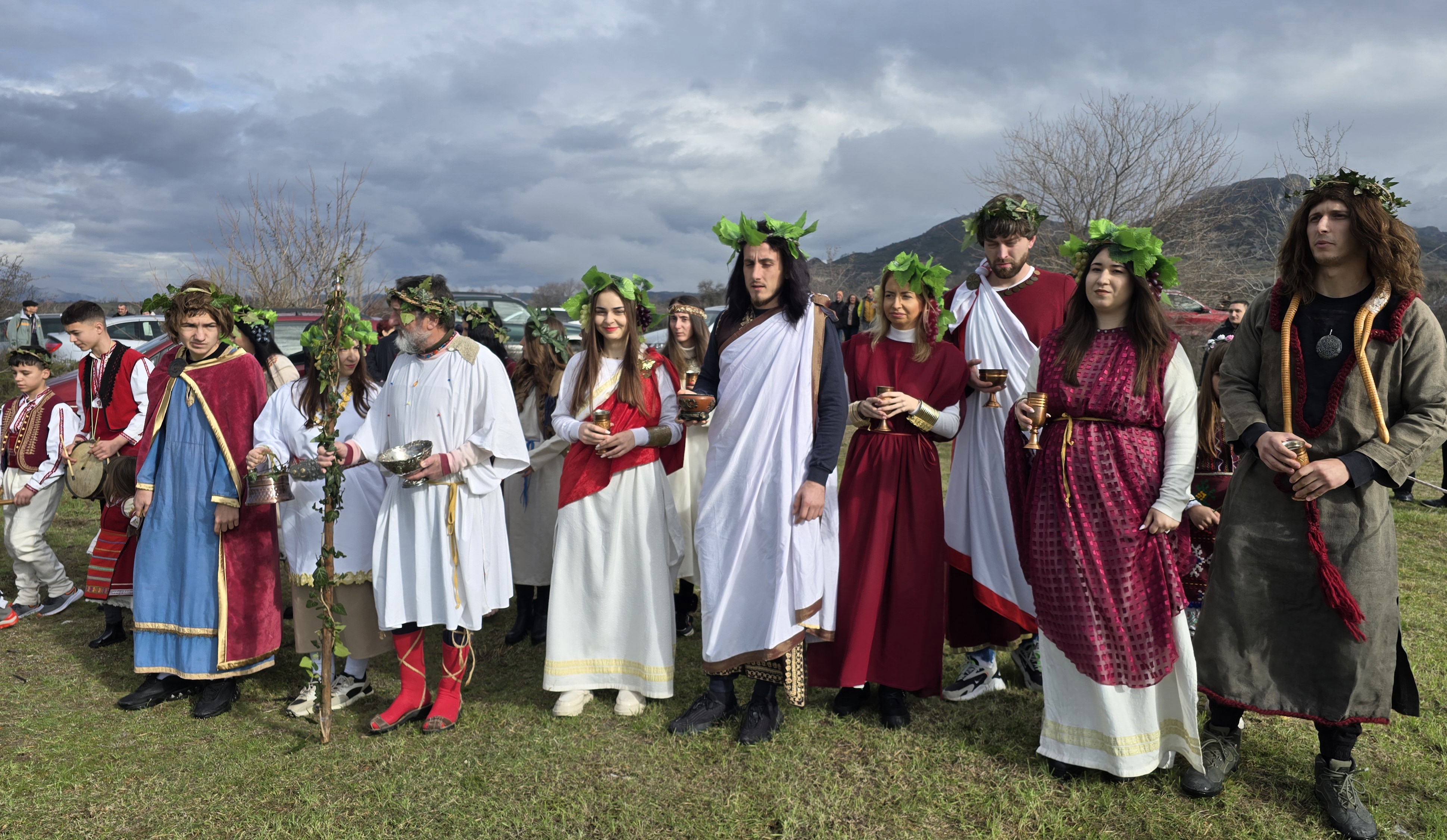 Боговете на виното слязоха в Илинденци за ритуала Зарязване на лозята