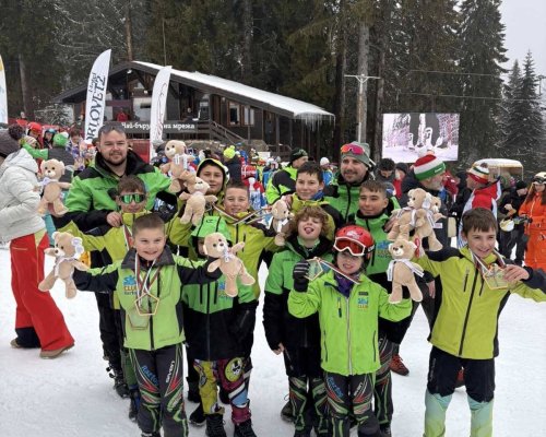 Силно представяне на децата от Разлог на  Купа Чепеларе