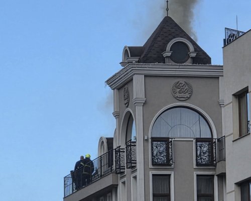 Две семейства са евакуирани при пожара в комплекс Прованс-Петрич