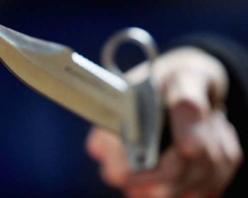 Ужас: Мъж бере душа, намушкан е многократно!