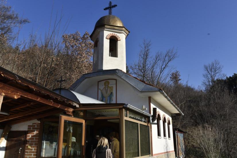 Свети Харалампий събира пчелари и миряни в село Железница Свети Харалампий събира пчелари и миряни в село Железница