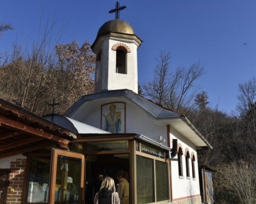 Свети Харалампий събира пчелари и миряни в село Железница