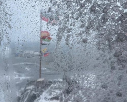Мощна буря удари българската антарктическа експедиция