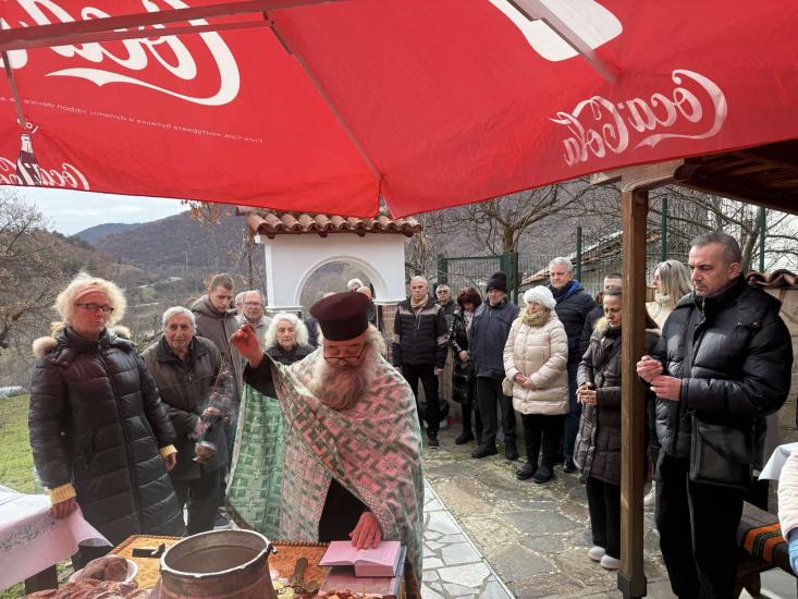 Джалевата махала в Железница събра миряни за празника на Свети Харалампий