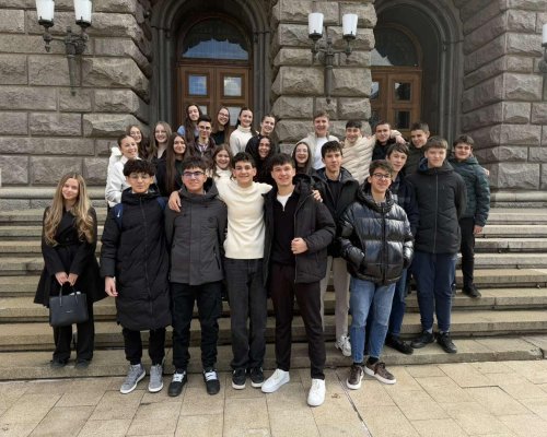 Ученици посетиха НС за откриване на изложба-Кюстендил и първата Световна война