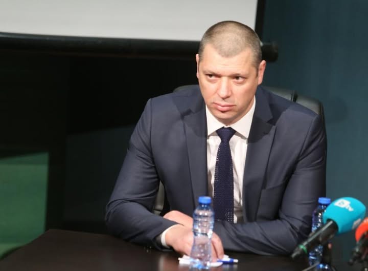 Парламентът прие оставката на Антон Славчев Парламентът прие оставката на Антон Славчев