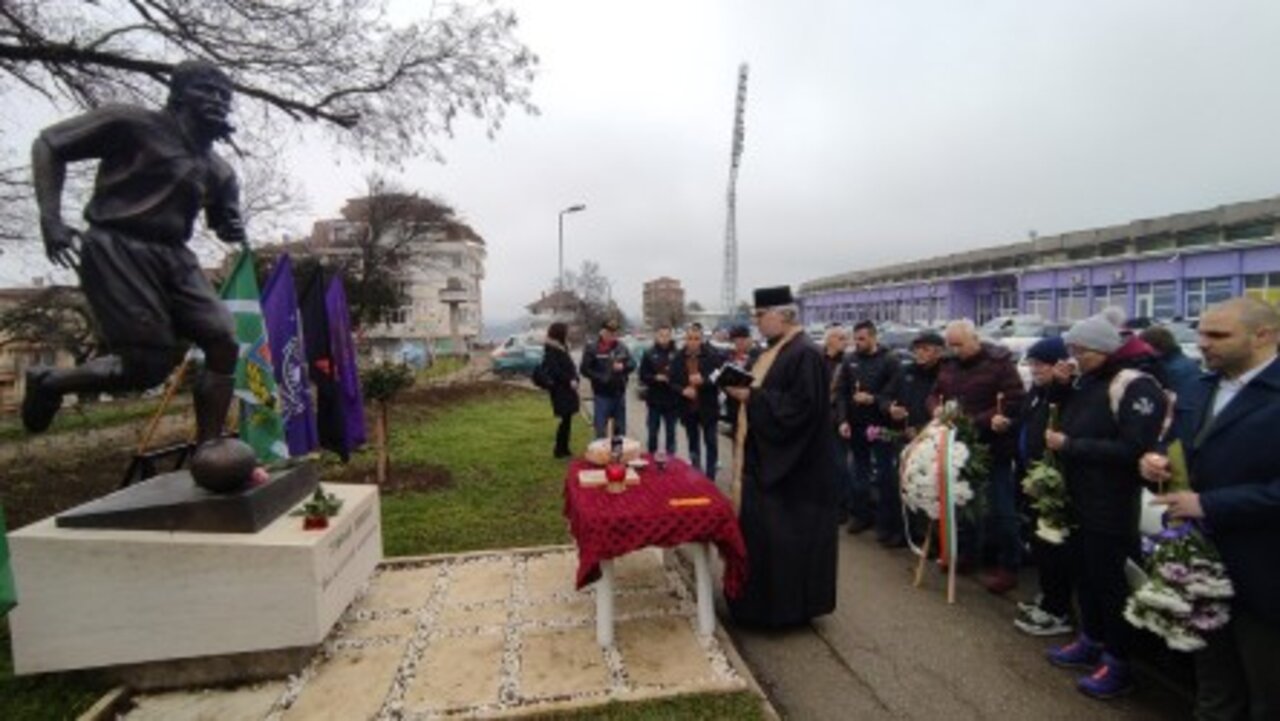 Велико Търново почете 10-годишнината от кончината на легендата Трифон Иванов Велико Търново почете 10-годишнината от кончината на легендата Трифон Иванов