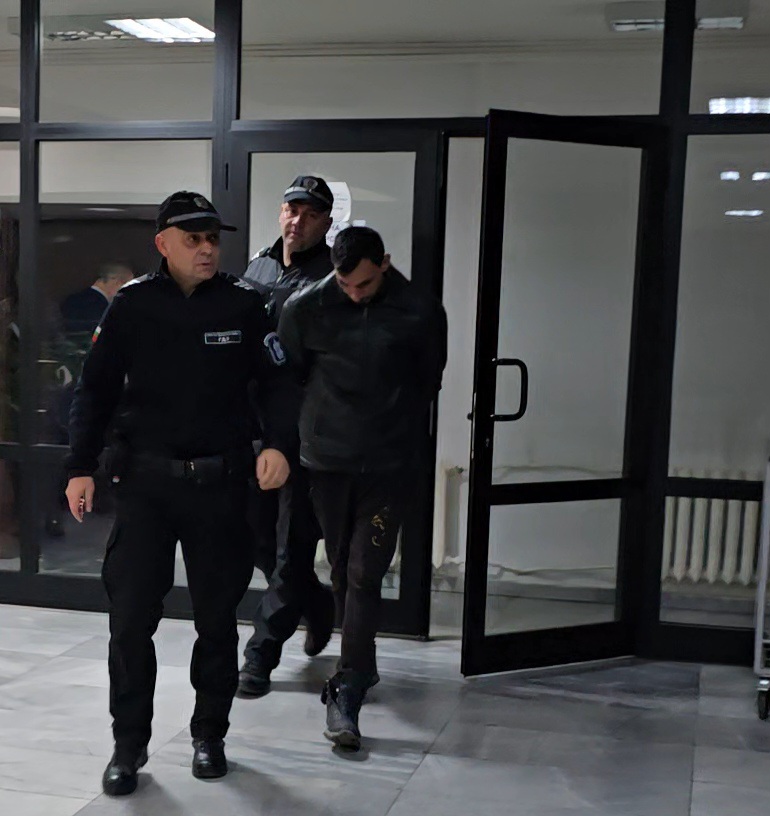 Окръжен съд Благоевград остави в ареста кримигерой от Гоце Делчев, издирван с ЕЗА от Гърция за 130 години затвор Окръжен съд Благоевград остави в ареста кримигерой от Гоце Делчев, издирван с ЕЗА от Гърция за 130 години затвор